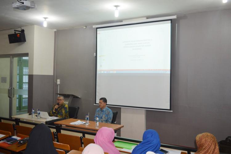Dr. Teuku Muttaqin Mansur, M.H., Ketua UPT MKU Unsyiah sedang menjelaskan tujuan kegiatan Bimtek E-Learning 