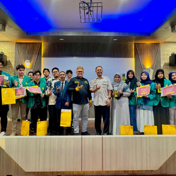 Wakil Rektor Bidang Akademik USK, Prof. Dr. Ir. Agussabti, Kepala UPT MKU USK, Dr. Teuku Muttaqin Mansur, MH, melakukan sesi foto bersama dengan para juara lomba poster